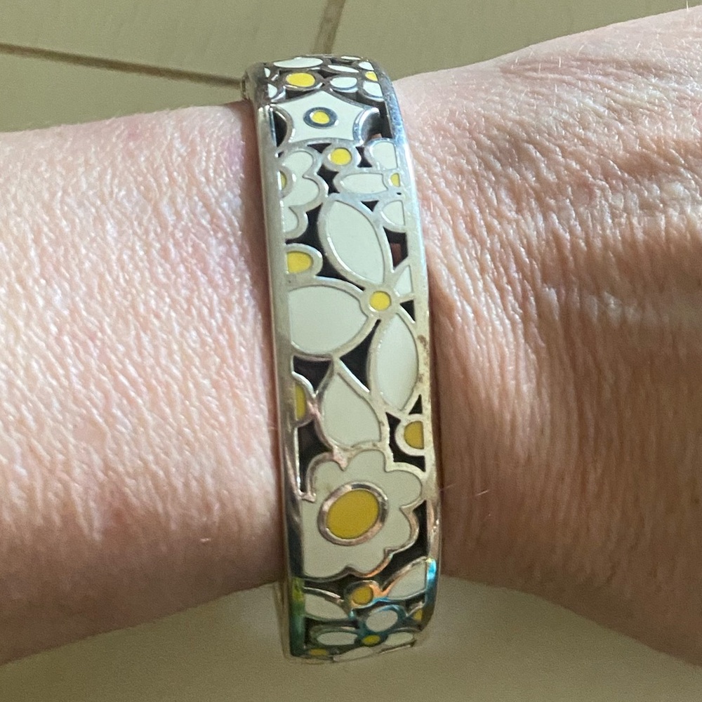 Retired Brighton Upsy Daisy Enamel Magnetic Hinge Bangle Bracelet